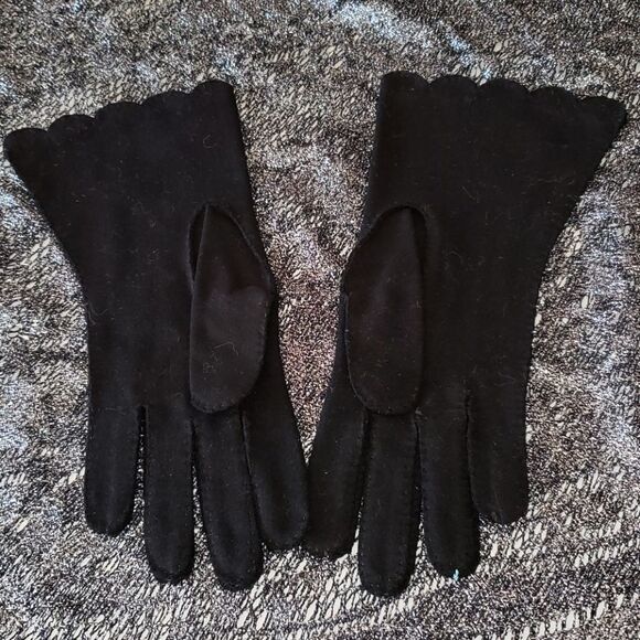 VNTG Black Soft Nylon Gloves - Picture 4 of 6